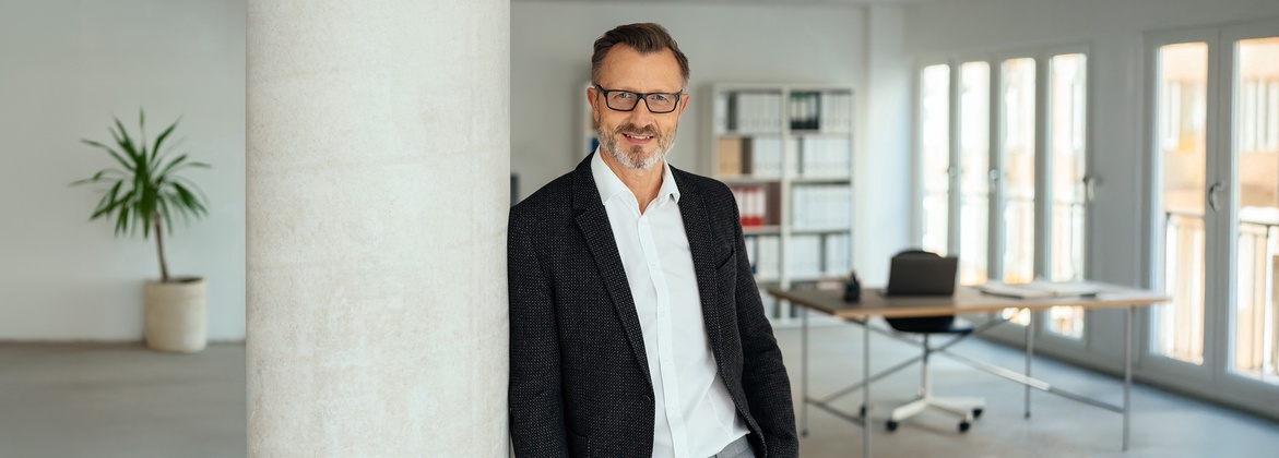Jura Professor in seinem Büro