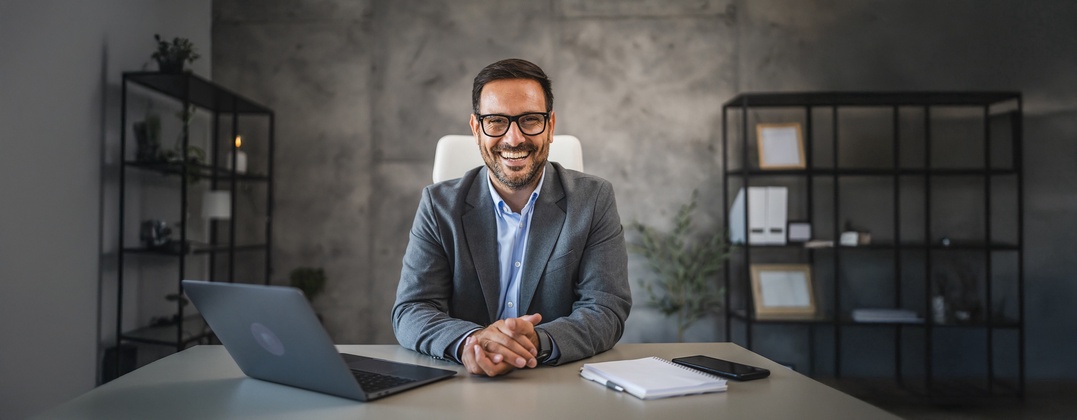 Notar in seinem Büro