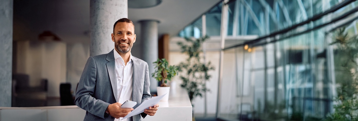 Legal Counsel in einem modernen Bürokomplex