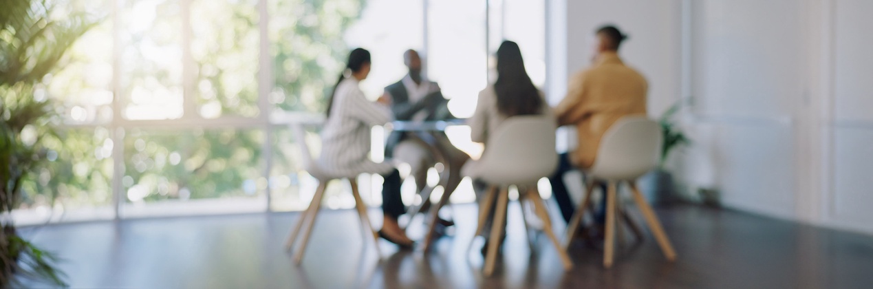 Geschäftsmeeting zur korrekten Umsetzung von Rechtspositivismus