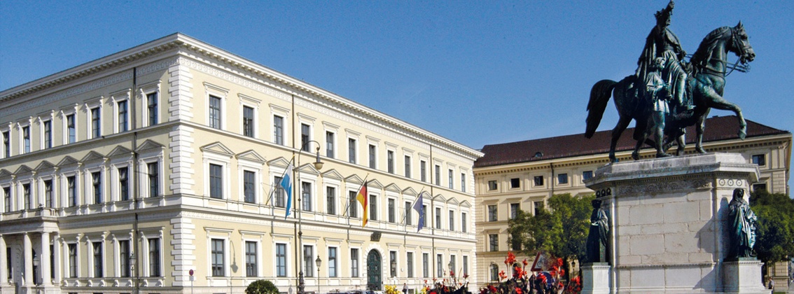 Bayerisches Staatsministerium der Finanzen und für Heimat background picture