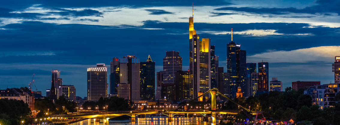 Women@CommercialLaw – Einblicke in den Arbeitsalltag unserer Rechtsanwältinnen background picture