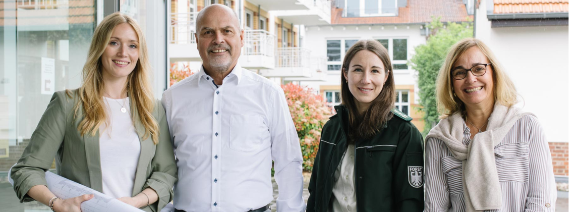 Sachbearbeiterin / Sachbearbeiter des Vertrags­managements der Grundstücks­kaufverträge (w/m/d) background picture