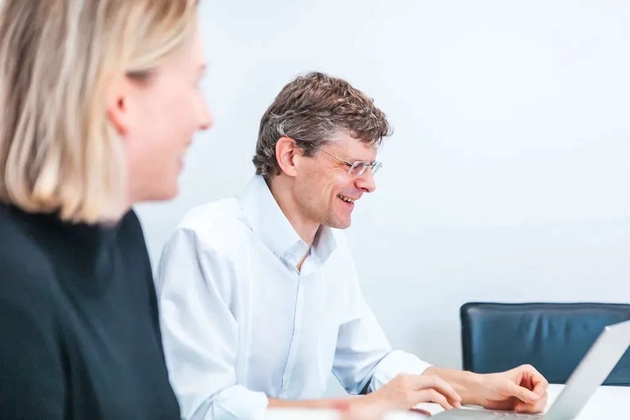 Rechtsanwalt (m/w/d) mit dem Schwerpunkt Medizinrecht background picture