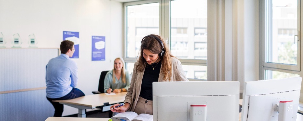 Werkstudent in der Unternehmenskommunikation (m/w/d) background picture