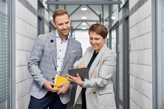 Rechtsanwalt (m/w/d) Gesellschaftsrecht in Senior Manager Position background picture