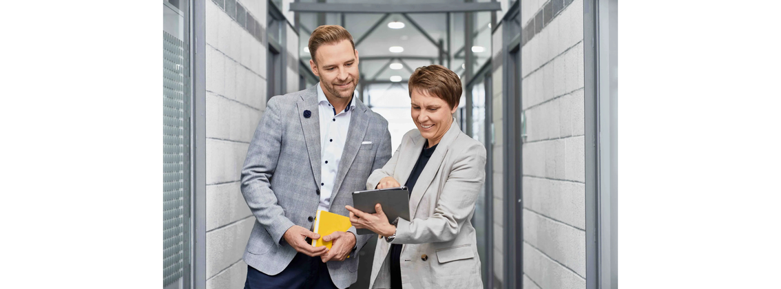 Rechtsanwalt (m/w/d) Gesellschaftsrecht in Senior Manager Position background picture