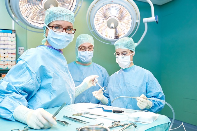Komm. Stv. Pflegerische Leitung (m/w/d) OP C3 (Schwerpunkt Viszeral-, Unfall-, Hand-, Plastische Chirurgie) background picture