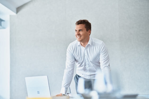 Senior Manager (m/w/d) Internationales Steuerrecht background picture