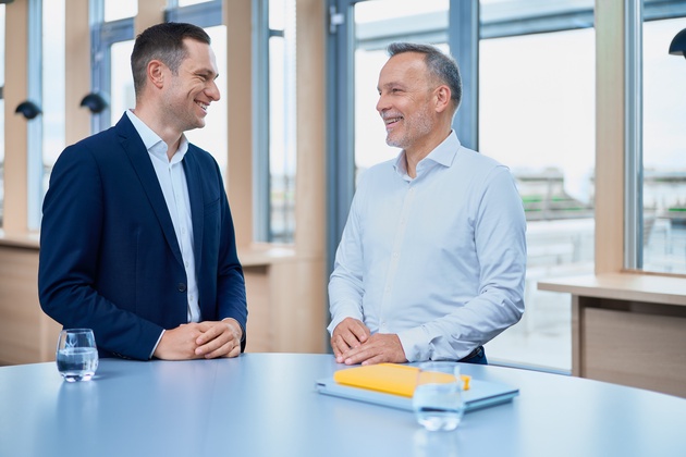 Rechtsanwalt (m|w|d) Wirtschaftsrecht in Senior Manager Position background picture