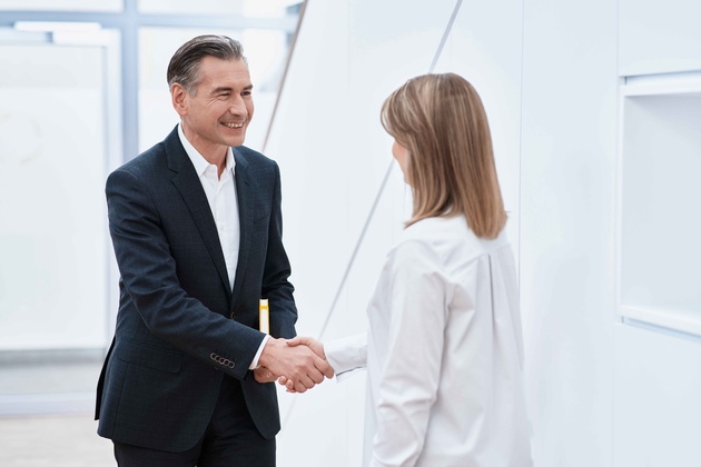 Rechtsanwalt (m|w|d) Immobilienwirtschaftsrecht in Senior Manager Position background picture