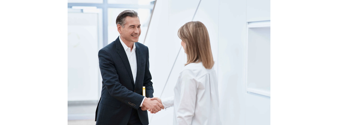 Rechtsanwalt (m/w/d) Immobilienwirtschaftsrecht in Senior Manager Position background picture