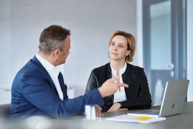 Rechtsanwalt (m|w|d) Öffentliches Wirtschaftsrecht in Senior Manager Position background picture