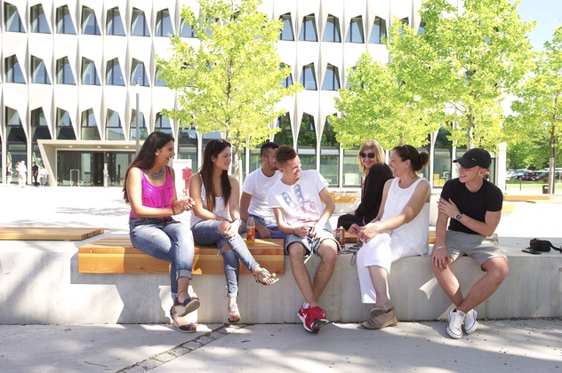 Hochschule Darmstadt / University of Applied Sciences - Masterstudiengang Internationales Lizenzrecht (LL.M.) background picture